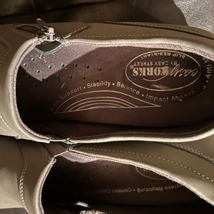 A grey work shoe. Kind of like a Dansko